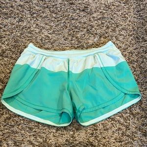 Lululemon Athletica Green Athletic Shorts Lightweight Relaxed Fit